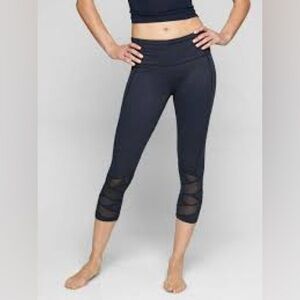 Athleta Womens Cropped Leggings with Mesh Detail in Black Size Small